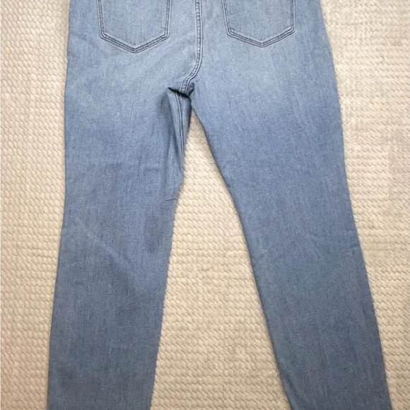 Old Navy Women’s Wow Straight Light Blue Denim - Picture 2 of 10